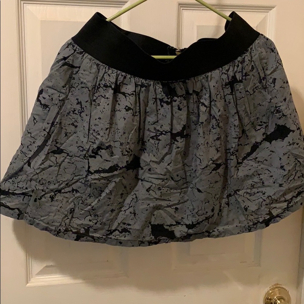 Skirt with pockets and zipper back